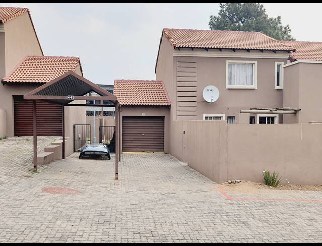 2 BEDROOM TOWNHOUSE FOR SALE IN HALFWAY GARDENS